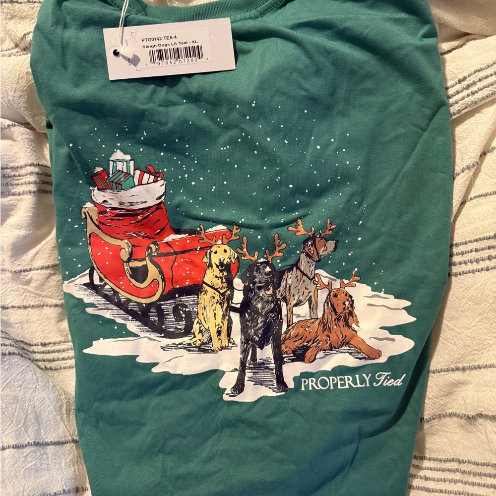 NWT Properly Tied Christmas Winter Holiday Tshirt with Dogs - Picture 2 of 3